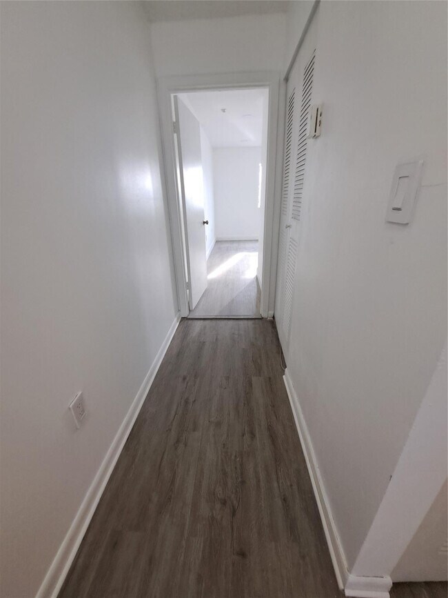 Building Photo - 5200 NW 31st Ave