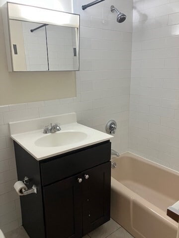 Building Photo - 763 Main St