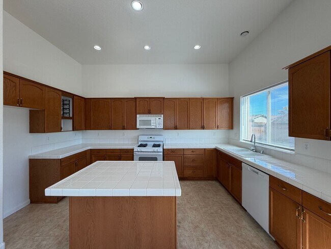 Building Photo - 1719 Short Oak Ct