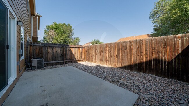 Building Photo - Two story townhome in Soaring Eagles