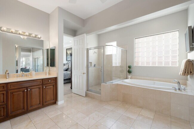 Building Photo - 60602 Juniper Ln