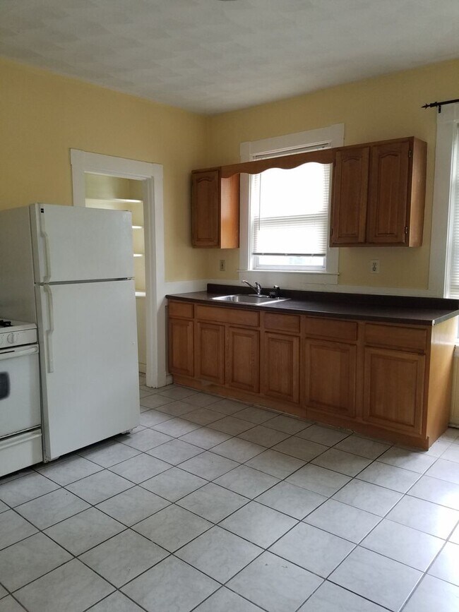 Building Photo - Large 2 Bedroom Plus an Office in Brooklin...