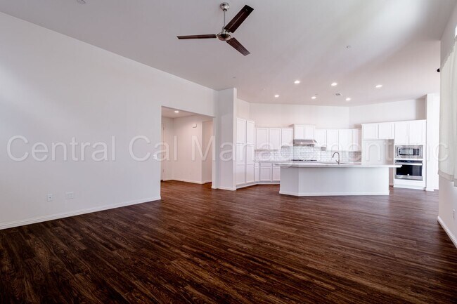 Building Photo - 4 Bedroom/3 Bath Home with Office and Paid...