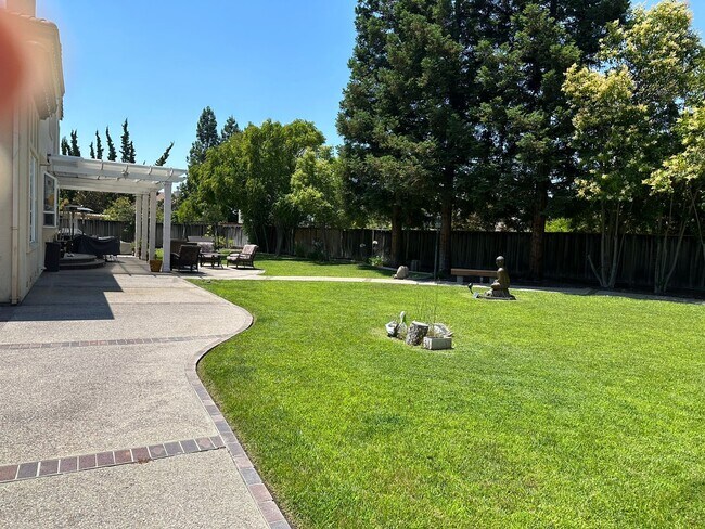 Building Photo - 744 Bodega Ct