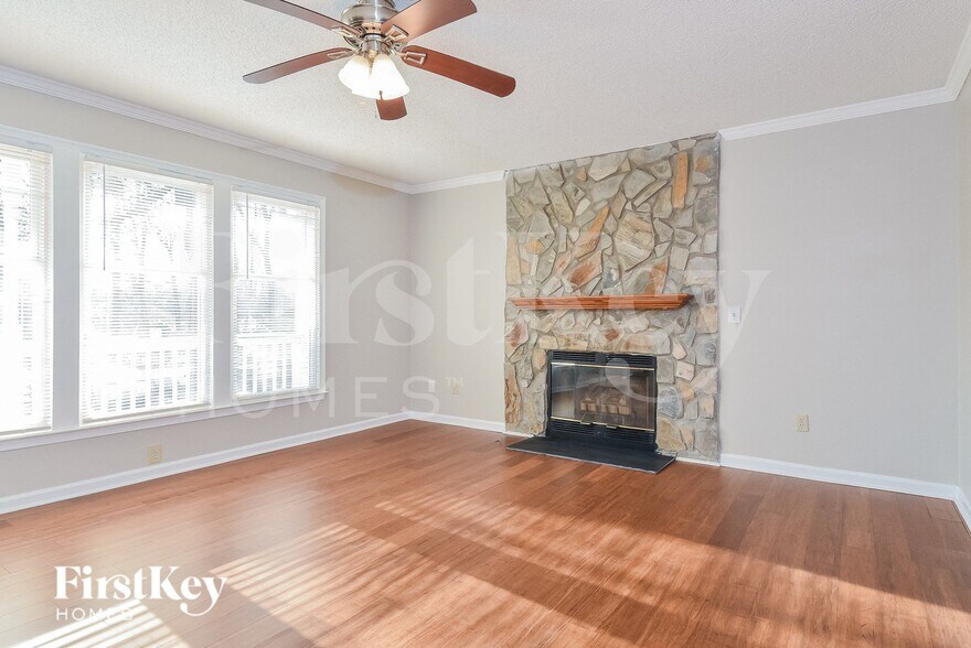 Building Photo - 4706 Pine Hollow Ln