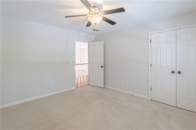 Building Photo - 530 Saddlebrook Dr