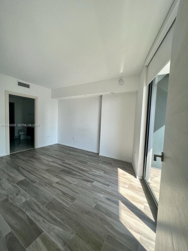 Building Photo - 801 S Miami Ave