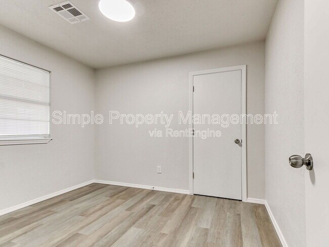 Building Photo - 5832 NW 31st Terrace