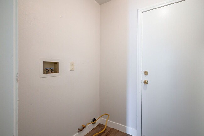 Building Photo - "Charming 3-Bedroom Oasis on Akamine Ave – Spacious 1702 Sq. Ft. with 2 Full Baths!"