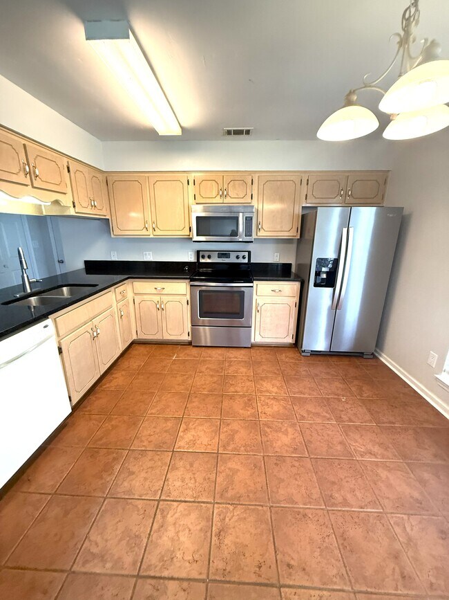 Building Photo - 4807 Summer Creek Cove