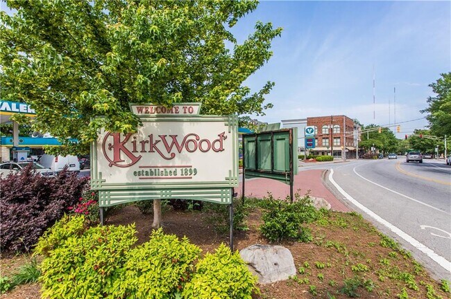 Building Photo - 112 Rogers St NE