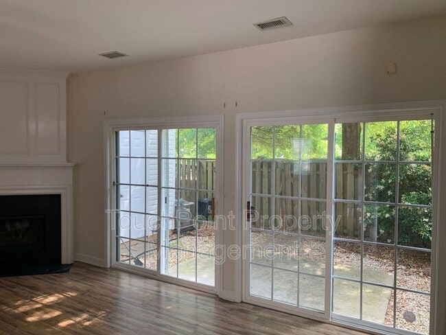 Building Photo - 3262 Mannington Dr
