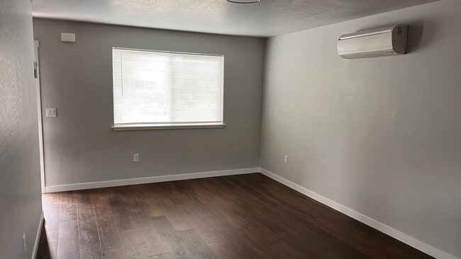 Building Photo - Cozy Townhome for Rent