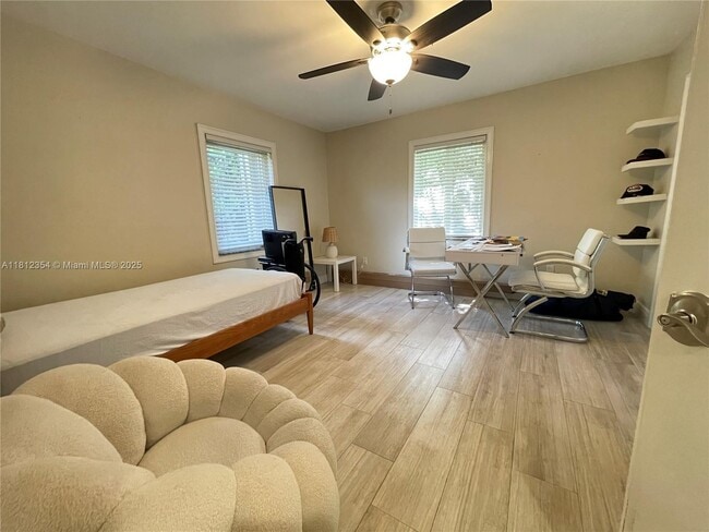 Building Photo - 557 De Leon Dr