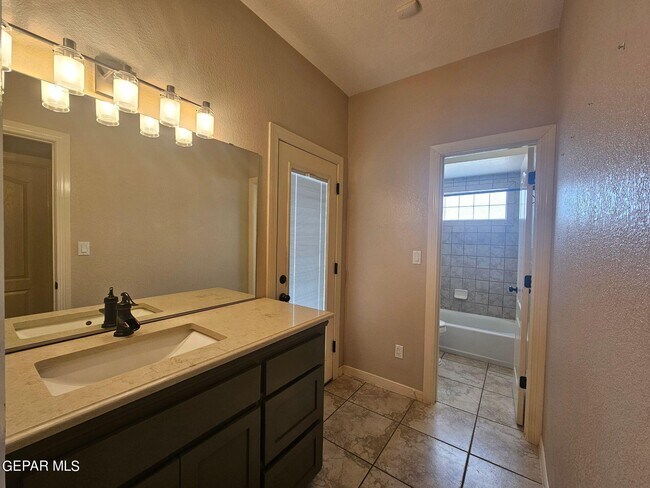 Building Photo - 6713 Capitan Ridge