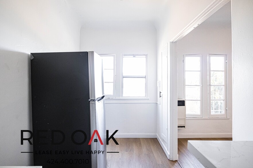 Building Photo - 706 N St Andrews Pl