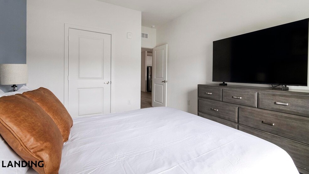 Building Photo - 12525 Tibbets Ln