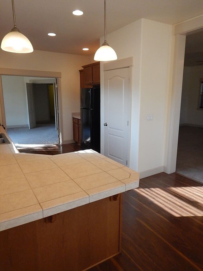Building Photo - 2 Story, 3 Bedroom, 3 Bathroom House in He...