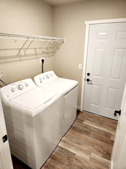 Building Photo - 105 Nieson St