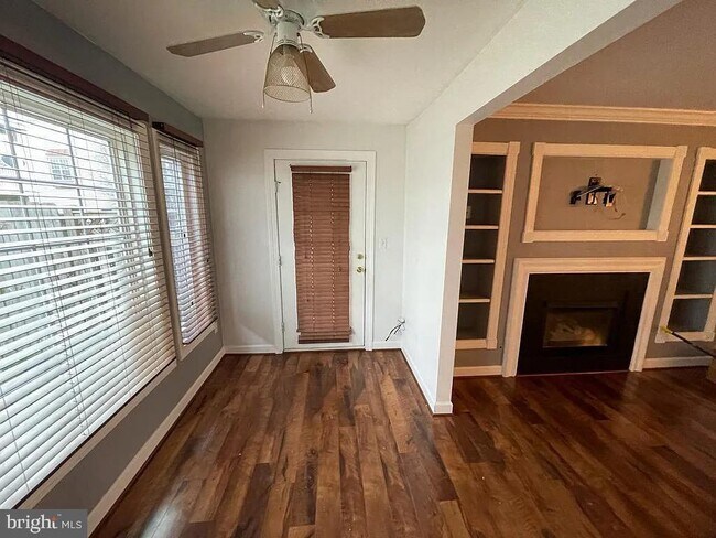 Building Photo - 8303 Bluebird Way