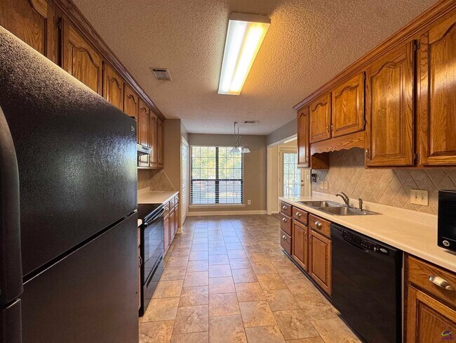 Building Photo - 125 Lenox Dr