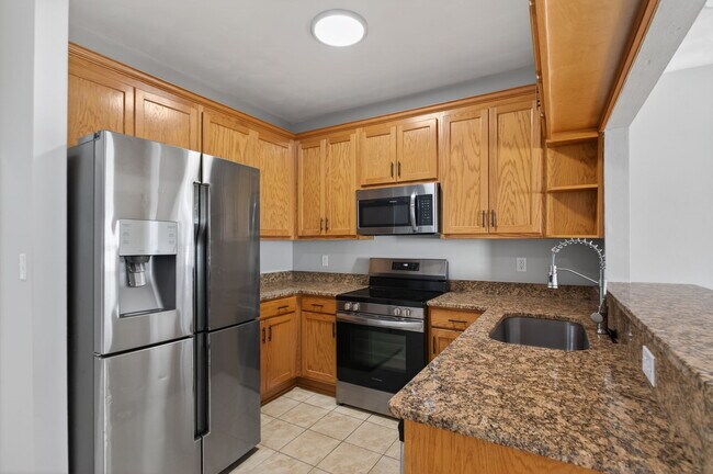 Building Photo - 2818 Tidewater Dr