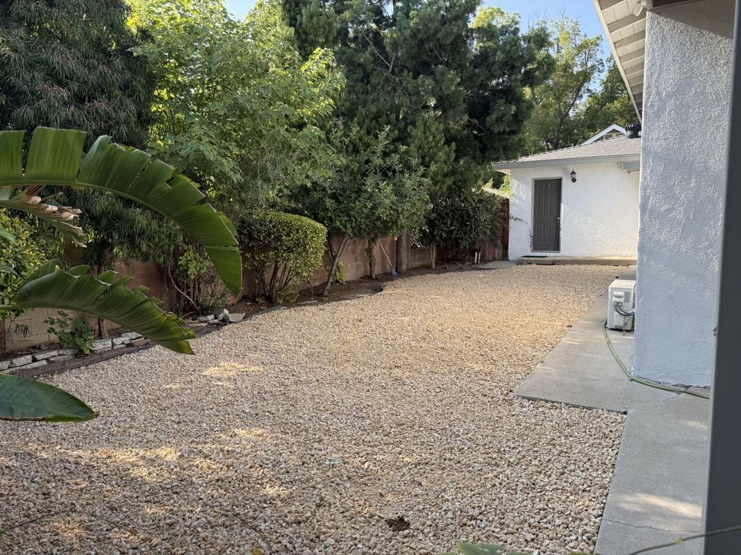 Building Photo - 688 Atchison St