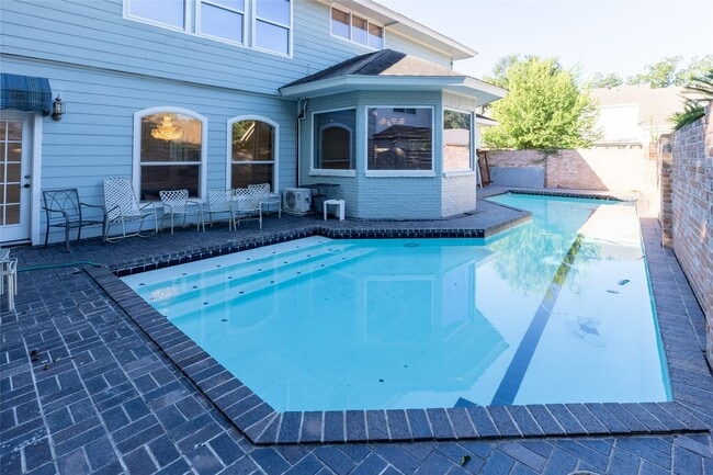 Building Photo - 810 Ivy Wall Dr