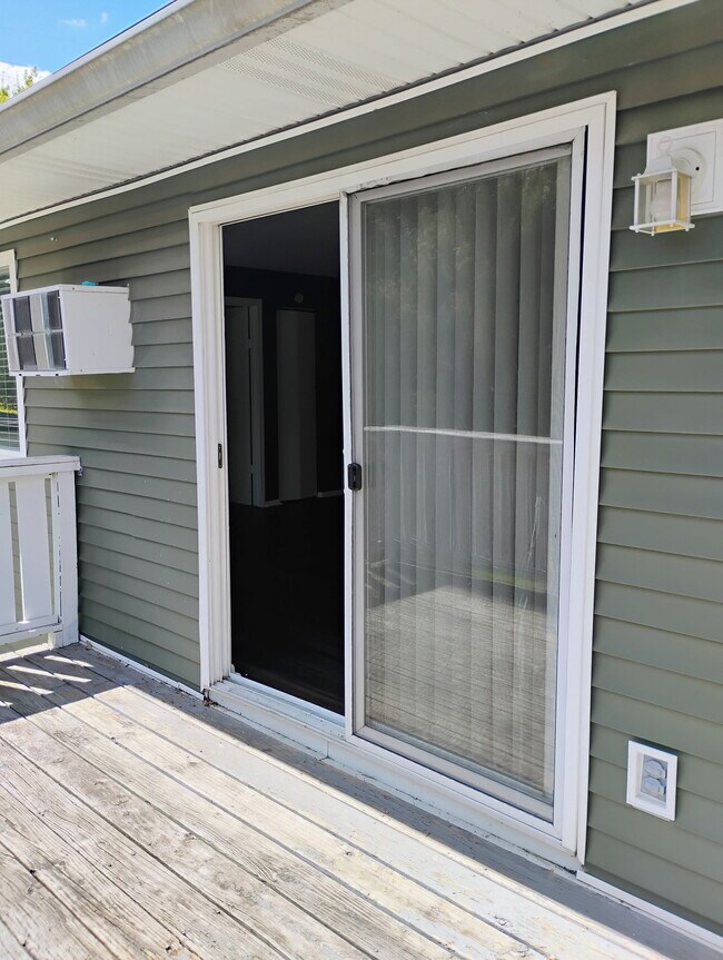 Building Photo - Willow Manor Apartments