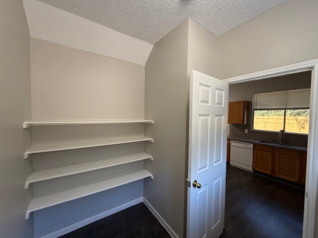 Building Photo - 22018 Willow Shadows Dr