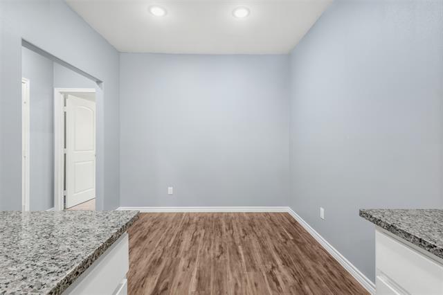 Building Photo - 652 River Garden Dr