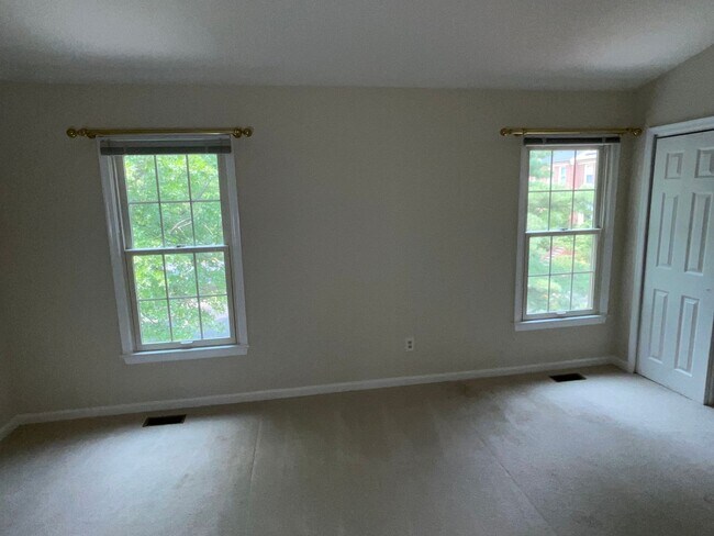 Building Photo - 1311 Templeton Pl