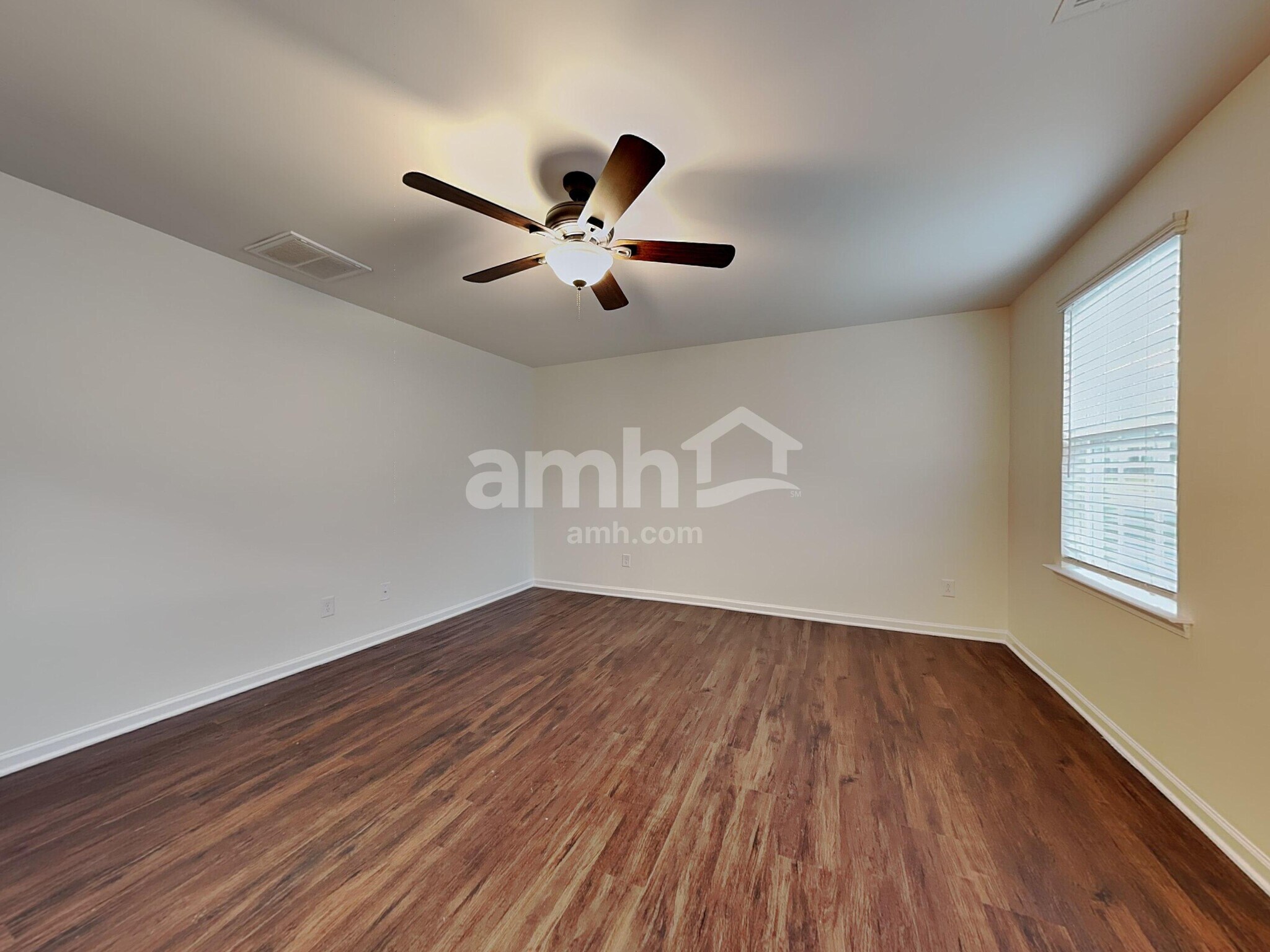 Building Photo - 154 Eden Ave