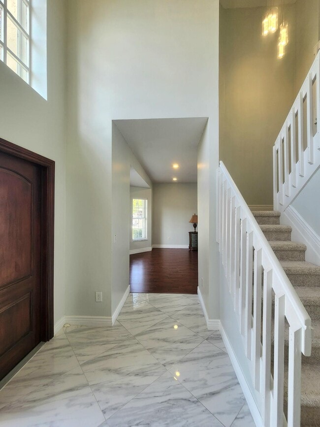 Building Photo - 18860 La Costa Ln