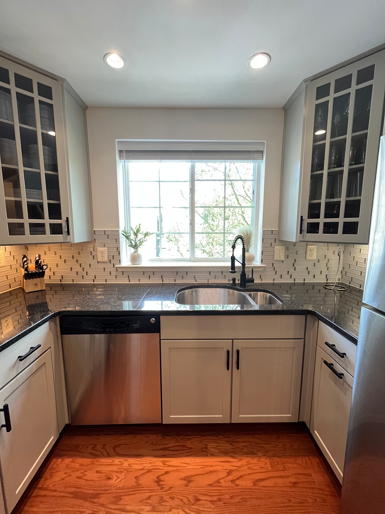Double-basin sink and large window with light grey cabinetry. - 4079 S Four Mile Run Dr
