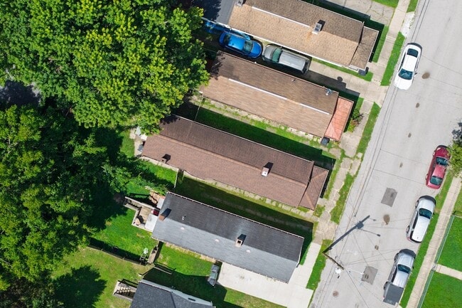 Building Photo - 2741 Dakota Ave