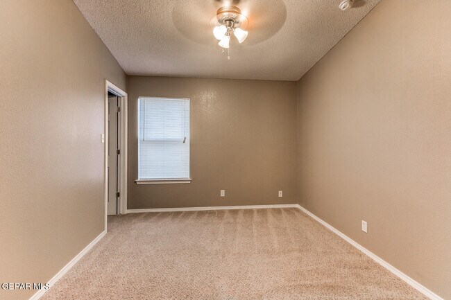 Building Photo - 3289 Emerald Point Dr