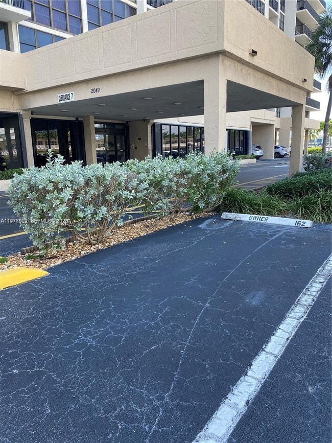 Building Photo - 2049 S Ocean Dr