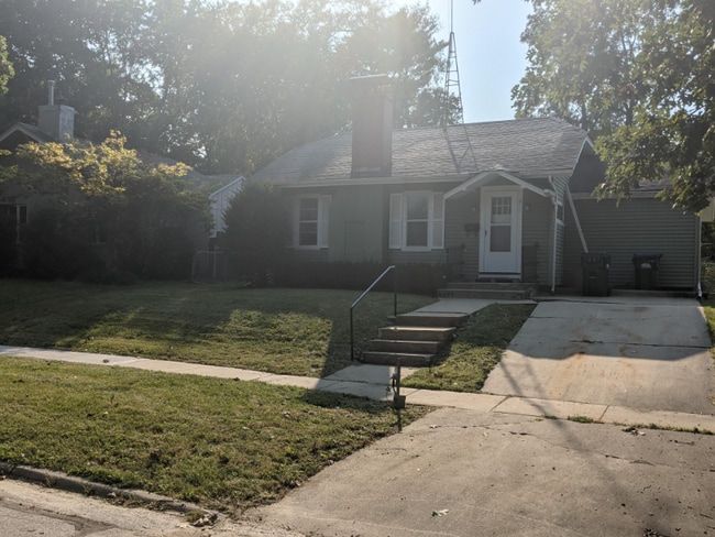 Building Photo - 613 Rundell St