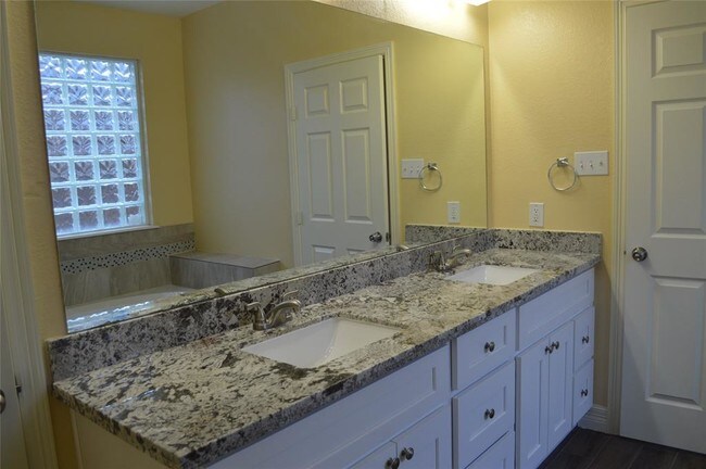 Building Photo - 6210 Marble Hollow Ln