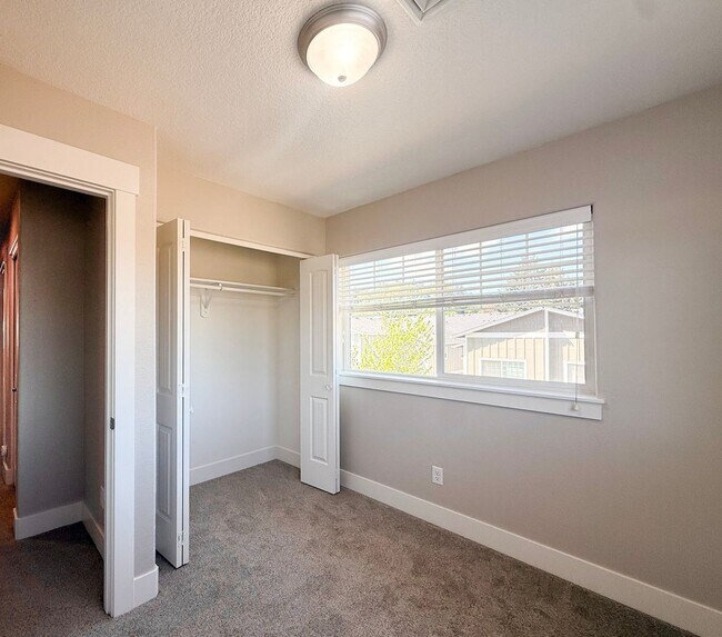 Building Photo - BIGFIR1069-1071