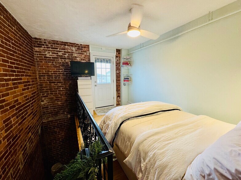 Building Photo - 265 Atwells Ave