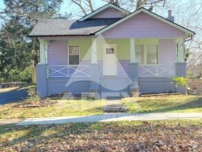 Building Photo - Renovated - Craftsman Style 2 Bd 1- Ba Sin...