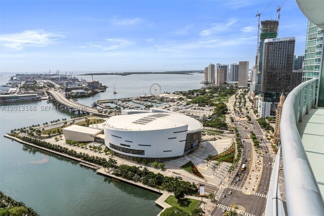 Building Photo - 900 Biscayne Blvd