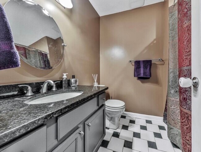 Building Photo - 4925 Farmstead Ct NE
