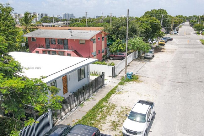 Building Photo - 666 NW 28th St