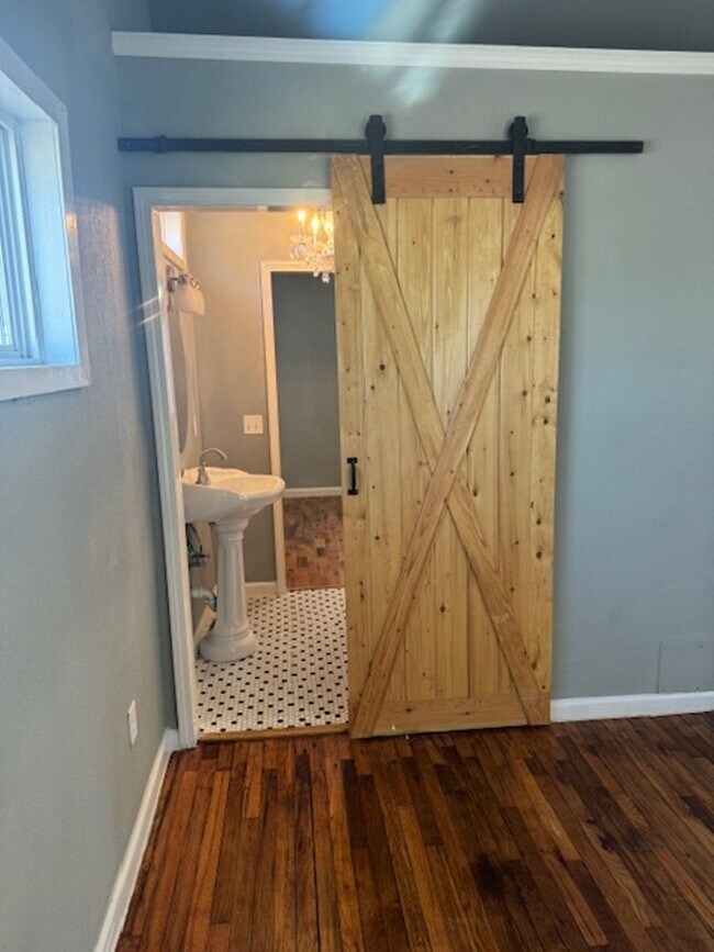 Building Photo - 2 BR 1 BA House for RENT