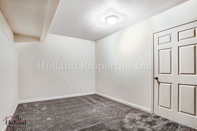 Building Photo - 16028 SW Gage Ln