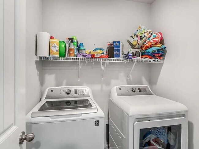 Building Photo - 324 Victory Cir