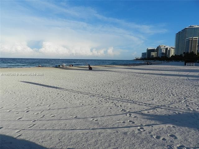 Building Photo - 10230 Collins Ave